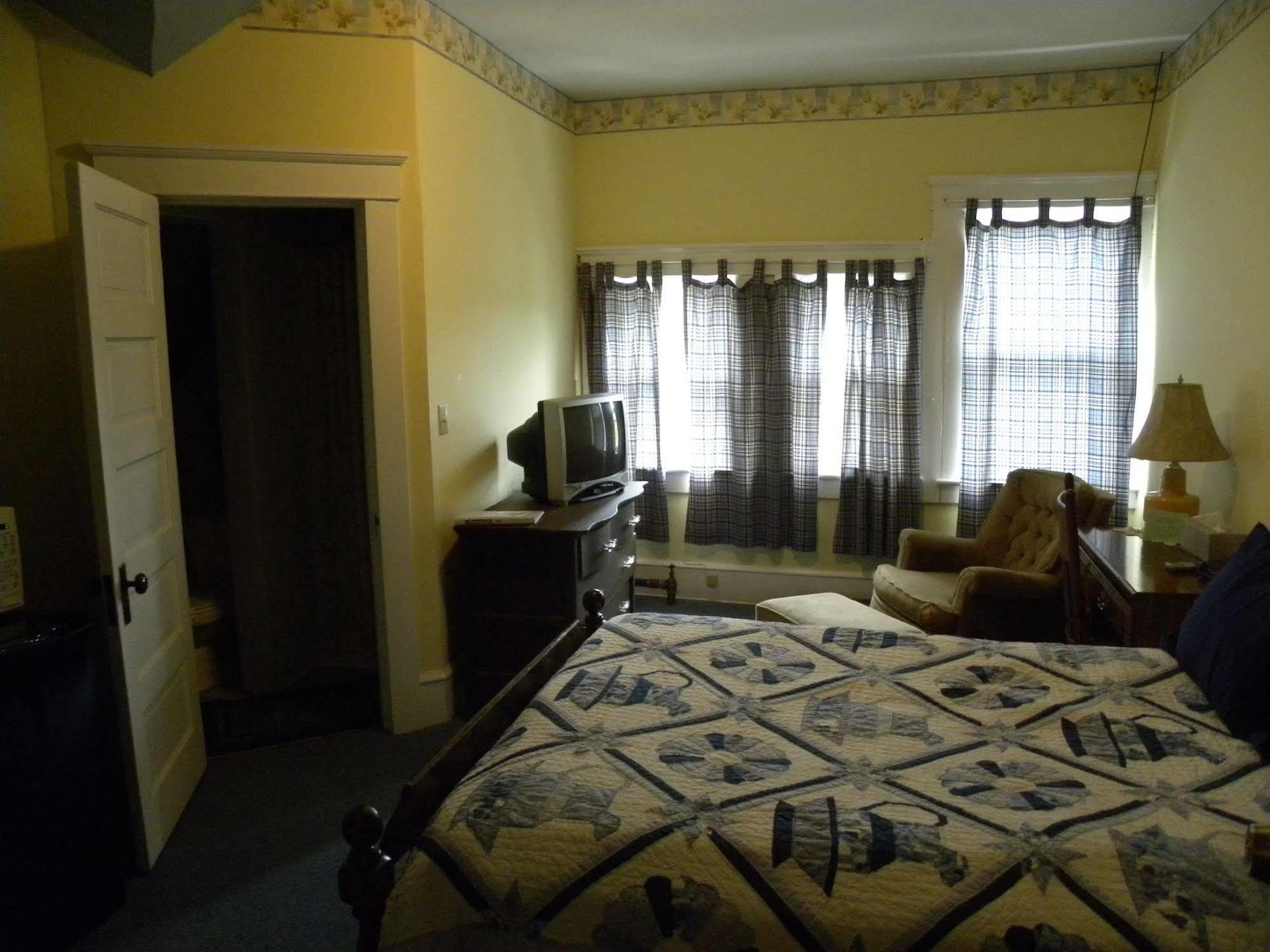 Victorian Charm Inn Towanda Extérieur photo