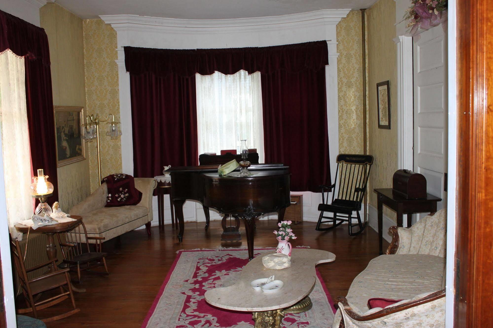 Victorian Charm Inn Towanda Extérieur photo
